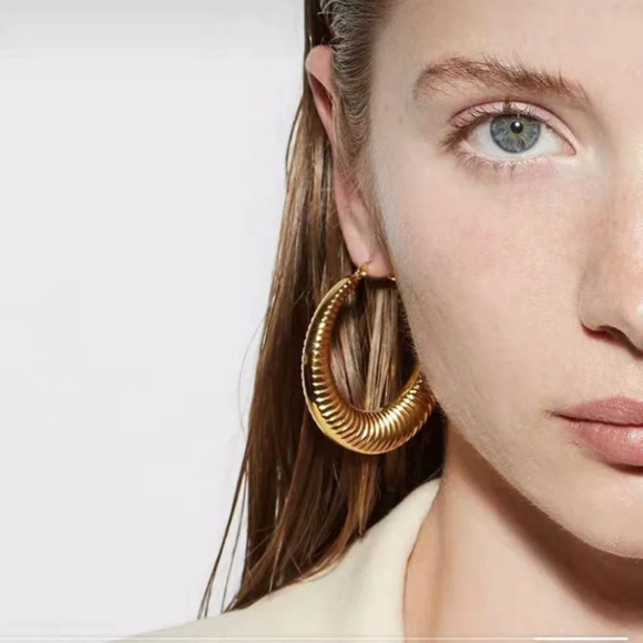 Croissant Hoops - Picture 2 of 2